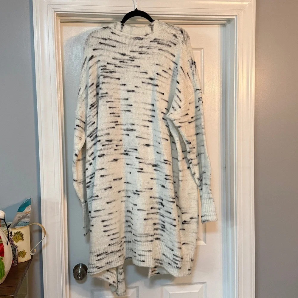 Haptucs Women's Cream and Black Cardigan - Picture 6 of 6